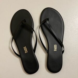 Tkees Lily black leather flip flops